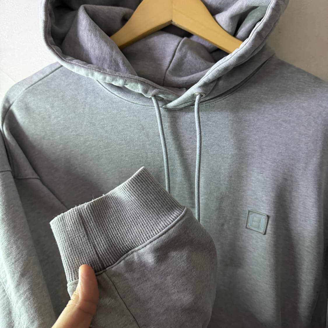 솔리드옴므 백로고 그레이 후드티셔츠 48 (105) 상품이미지6