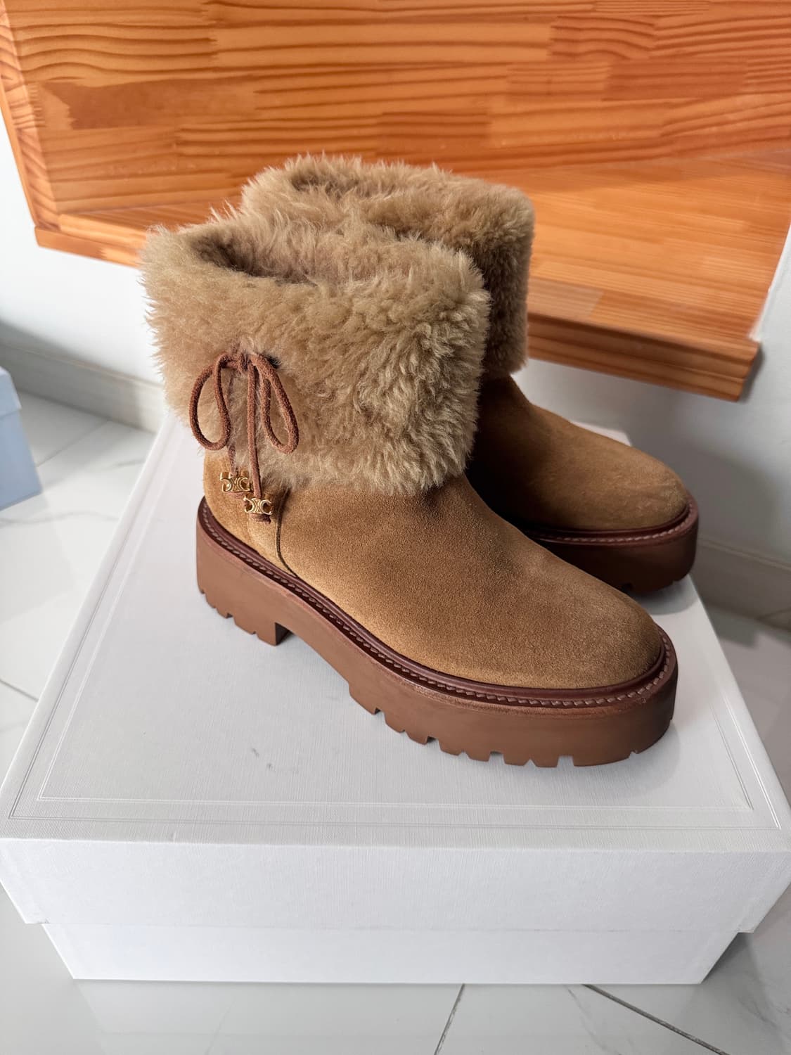 [37] 셀린느 트리옹프 태슬 벌키 크롭 부츠 상품이미지1