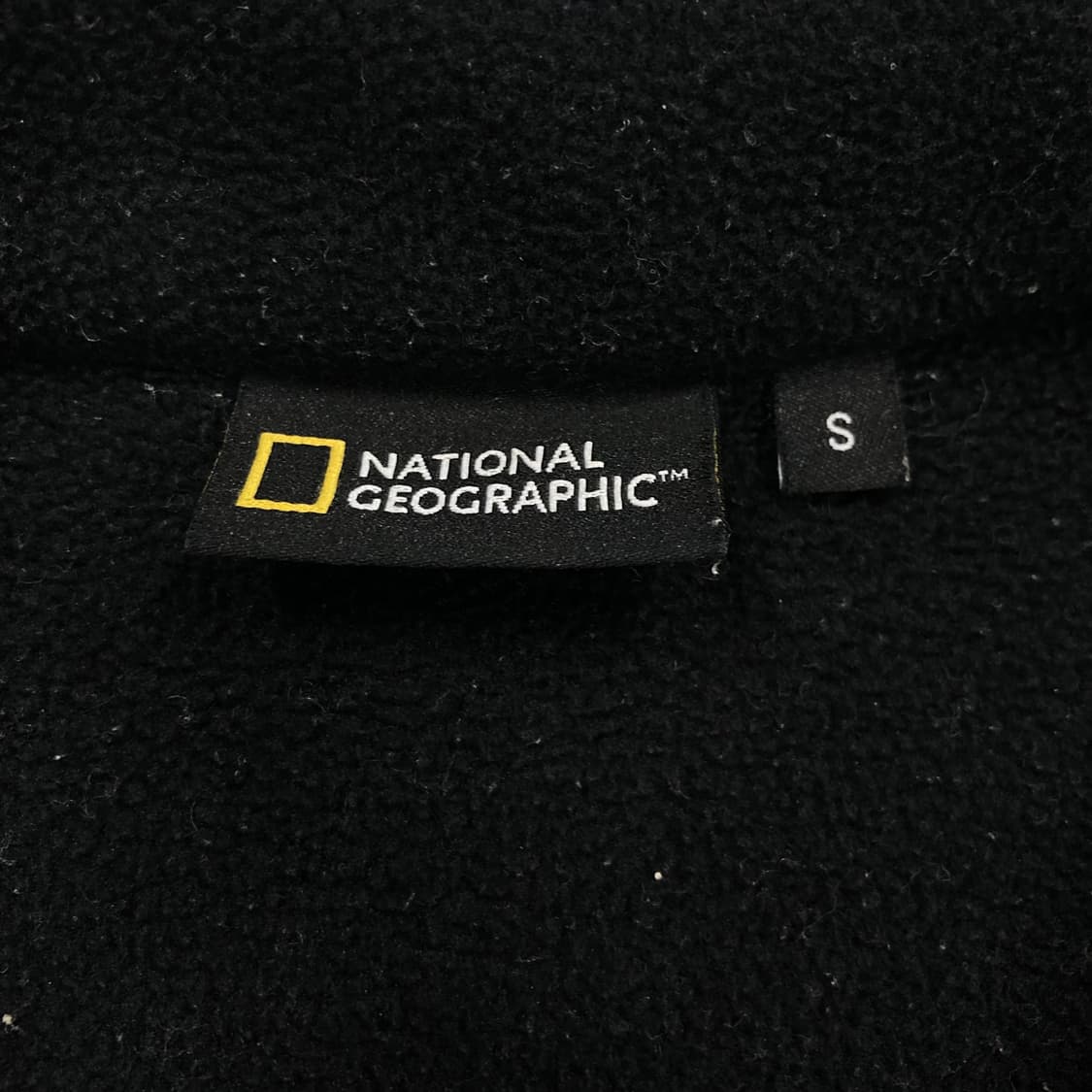내셔널 지오그래픽 블랙 컬러 스몰 로고 하프 집업 플리스 상품이미지3