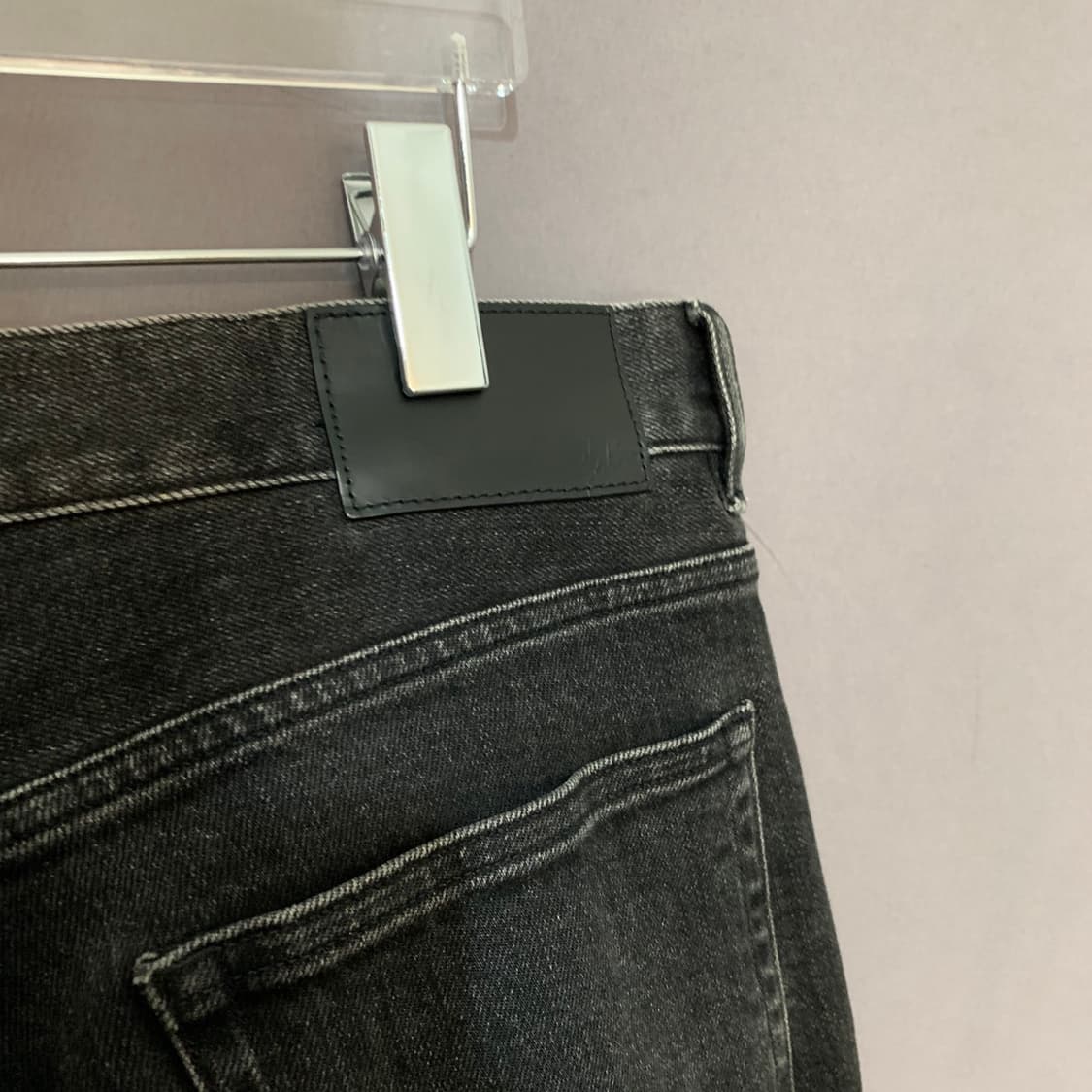 31인치 THEORY 띠어리 박스터 스판 워시드 흑청 블랙 데님 청바지 상품이미지3