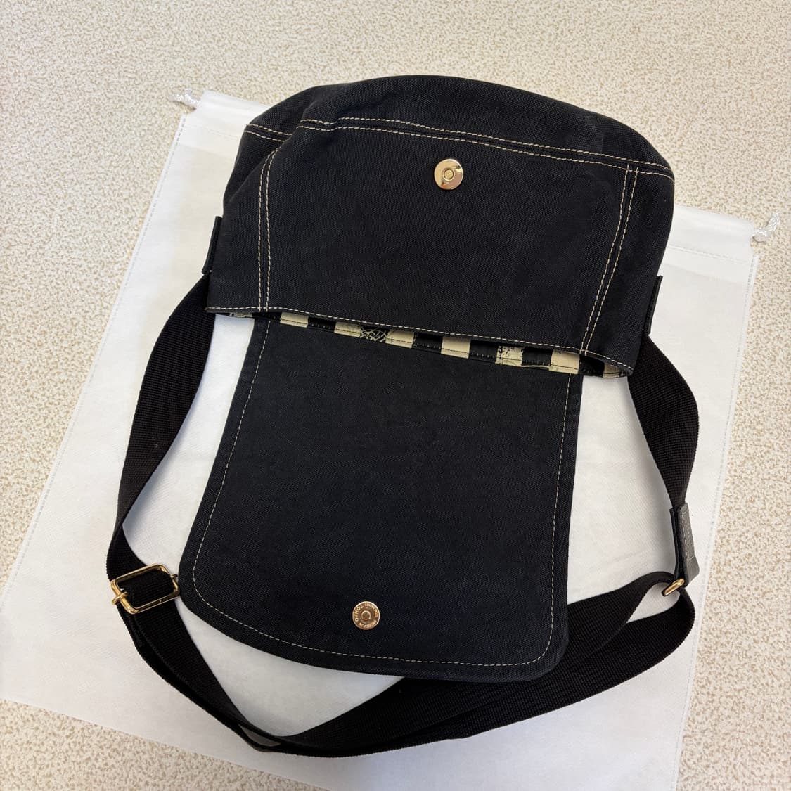 비비안웨스트우드 캔버스 크로스 숄더백 상품이미지6