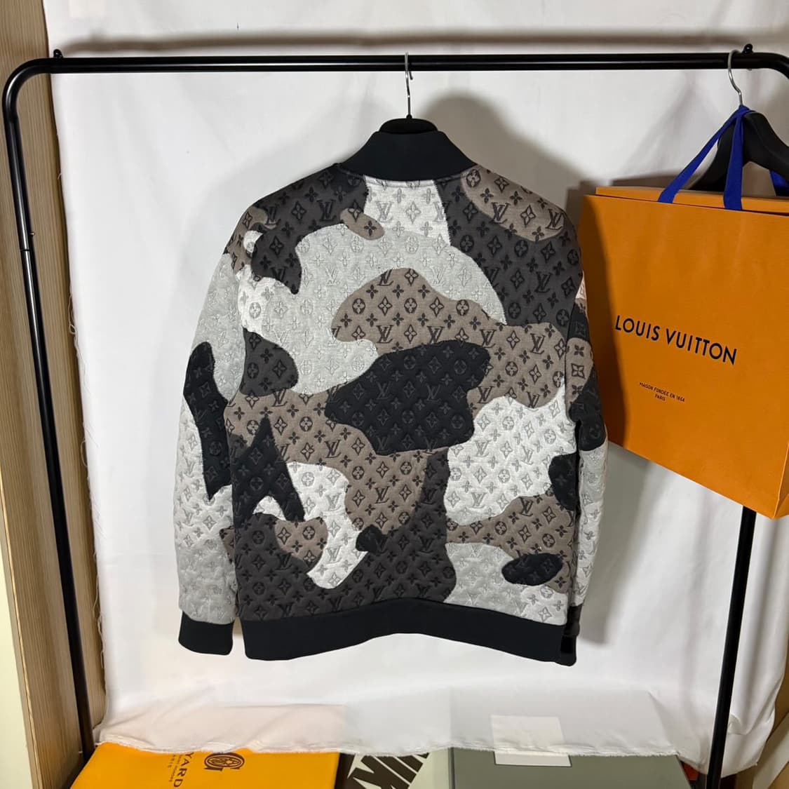 루이비통 슈퍼키드 모노그램 봄버 자켓 1ABY3D 상품이미지3