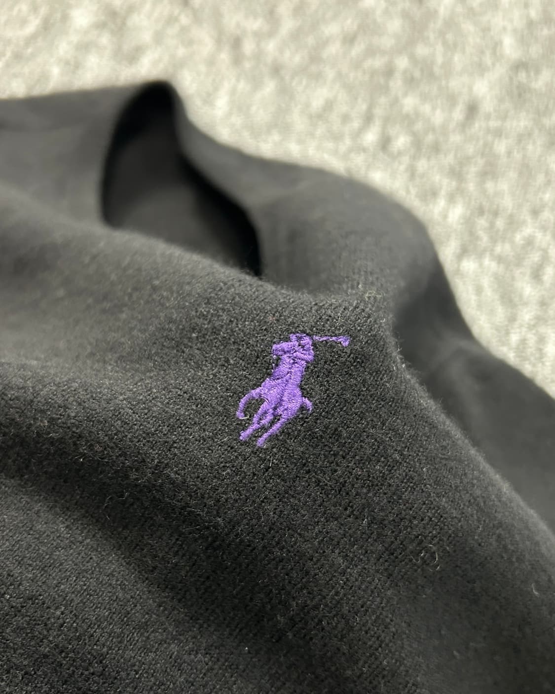 폴로 랄프로렌 퍼플 포니 블랙 브이넥 니트 상품이미지4