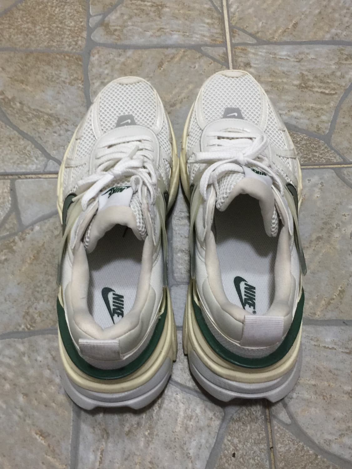 나이키 V2K 런 화이트 퍼 상품이미지2