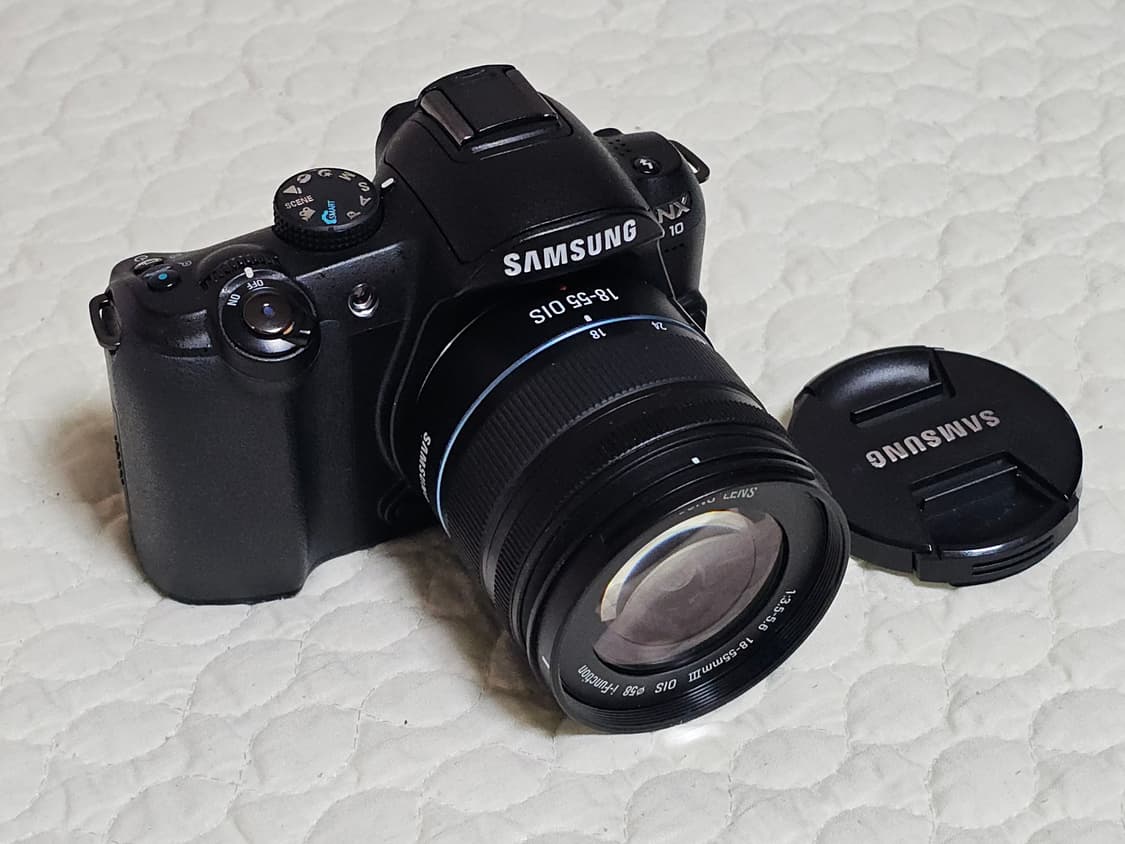 삼성 NX10 카메라와 18-55mm 렌즈 상품이미지1