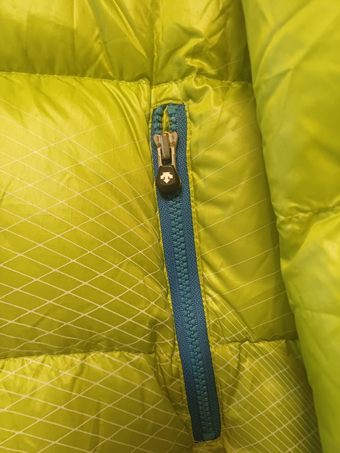 [정품] 데상트 구스다운 후드 패딩 / 여성 95 / 경량 다운 / 라임 상품이미지5