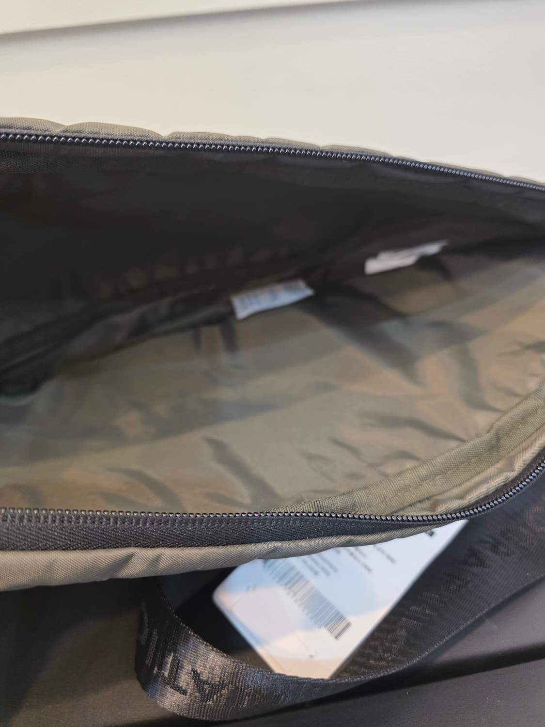 내셔널지오그래픽 닉문고 바디백 힙색  카키 상품이미지4