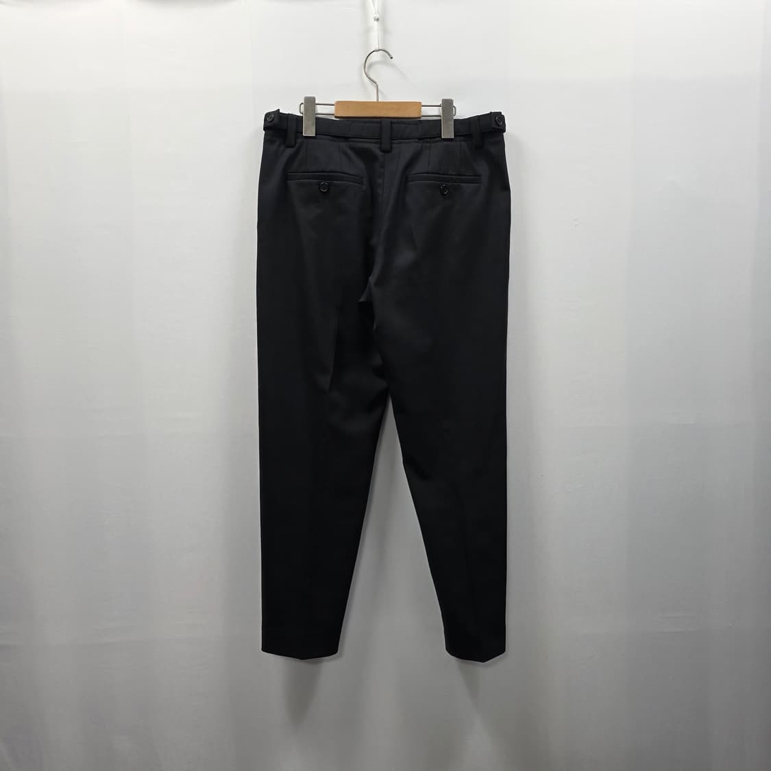 1184 시스템 옴므 SYSTEM 테이퍼드핏 슬랙스 비조 팬츠 블랙 82 상품이미지2