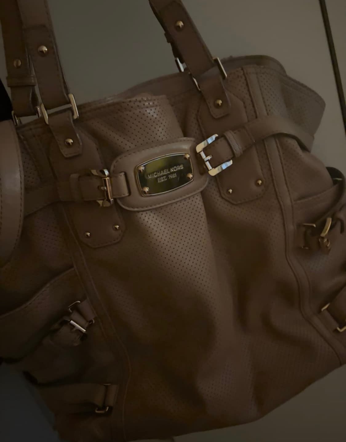 마이클코어스 레더백 상품이미지1