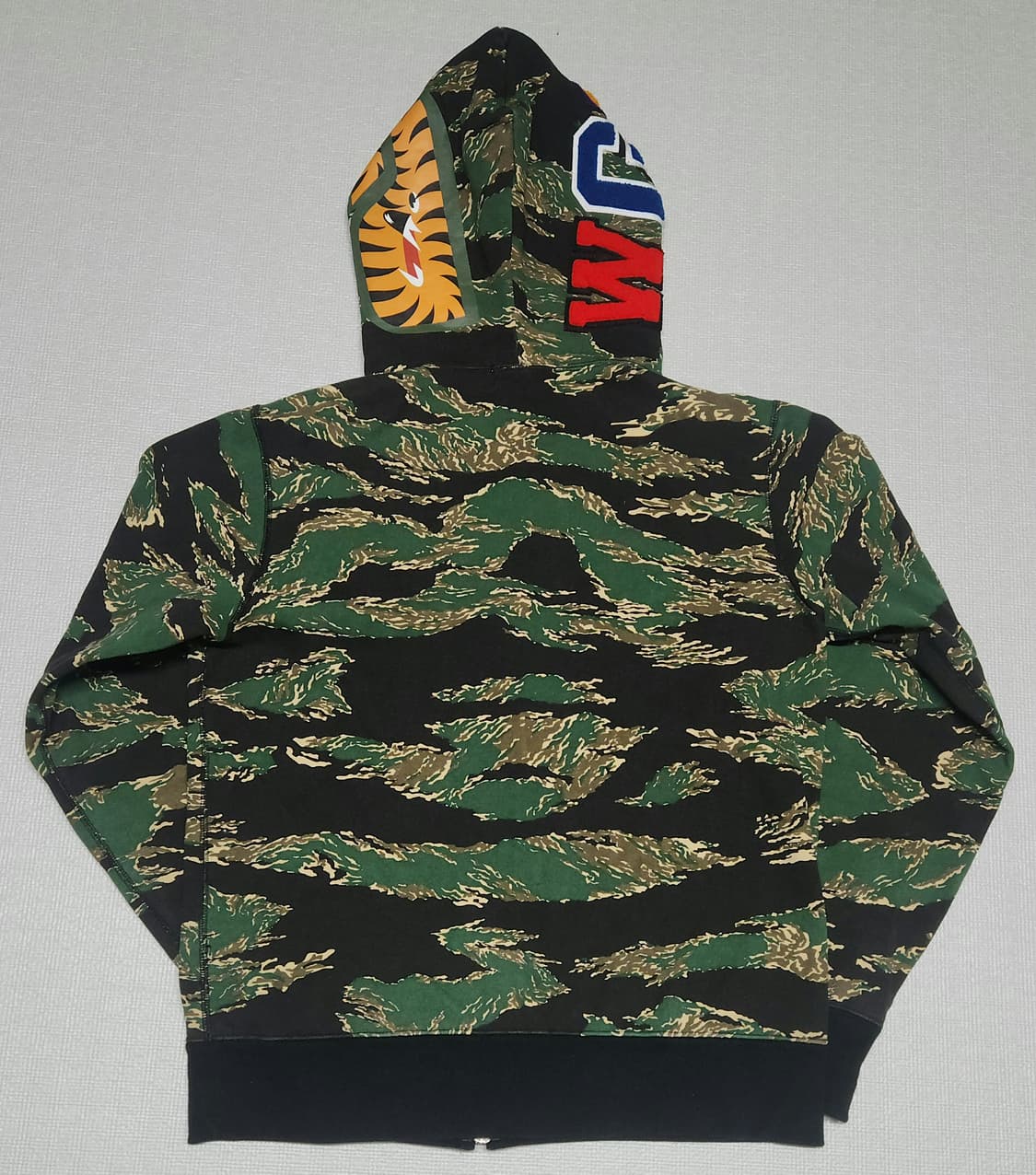 Bape 카모 샤크 풀후드집업(L) 상품이미지3