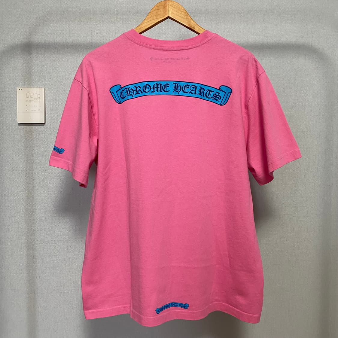 [XL] 크롬하츠 스크롤 포켓 티셔츠 핑크 상품이미지3