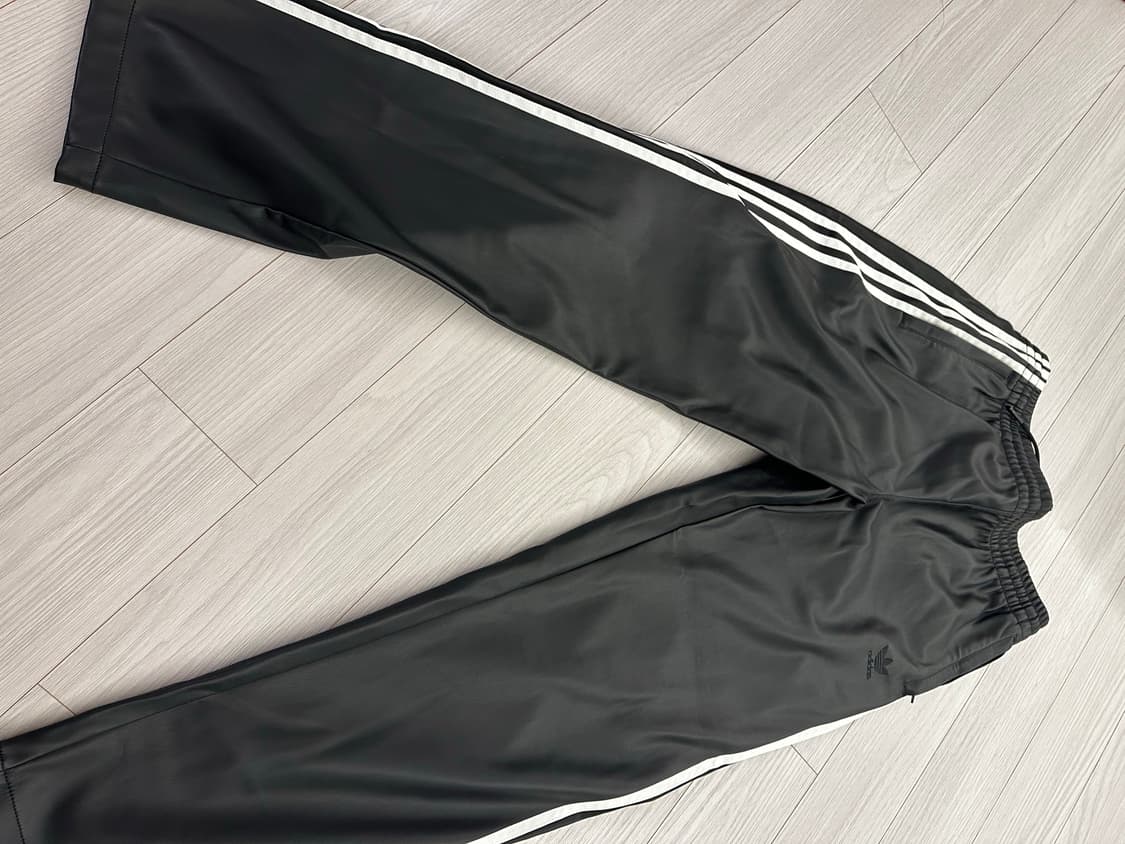 아디다스 오리지널 FLTHR 레더 트랙팬츠 블랙 L (택O) 상품이미지1