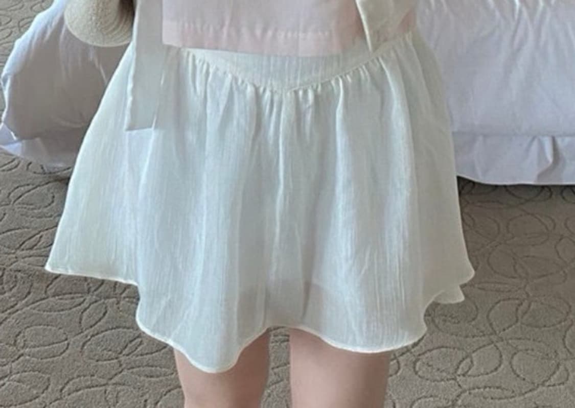 유솝 수지 오프 블라우스 화이트 + 매그놀리아 스커트 아이보리 상품이미지2