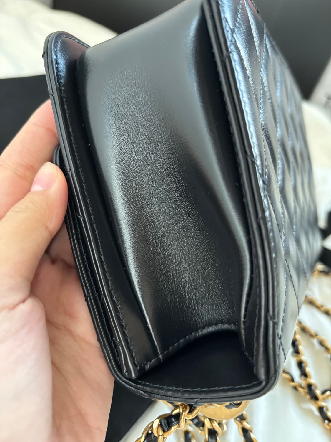 샤넬 스몰 플랩백 카프스킨 & 골드 메탈 블랙 상품이미지9