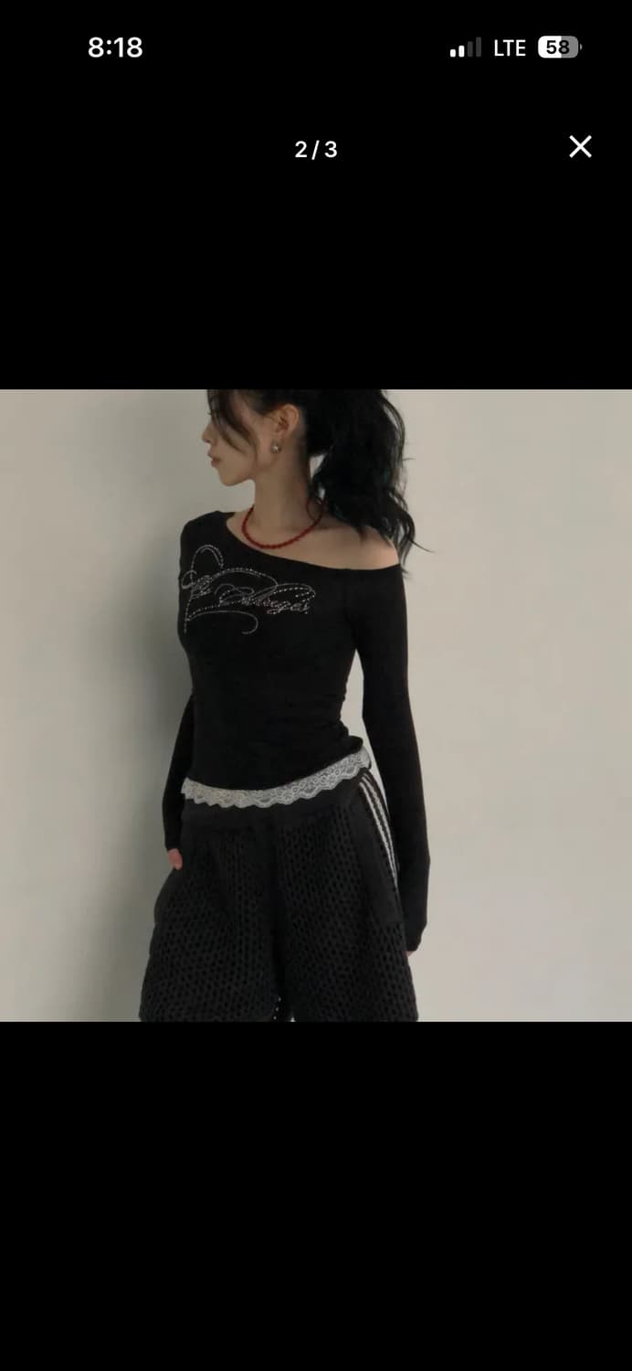 큐빅 원 오프숄더 레이스 크롭 티셔츠 상품이미지1