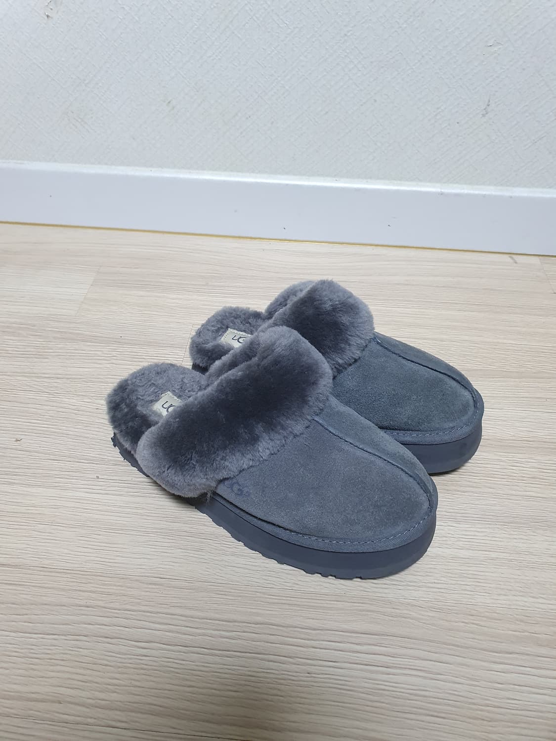 어그 디스케트 털 슬리퍼 245 상품이미지2