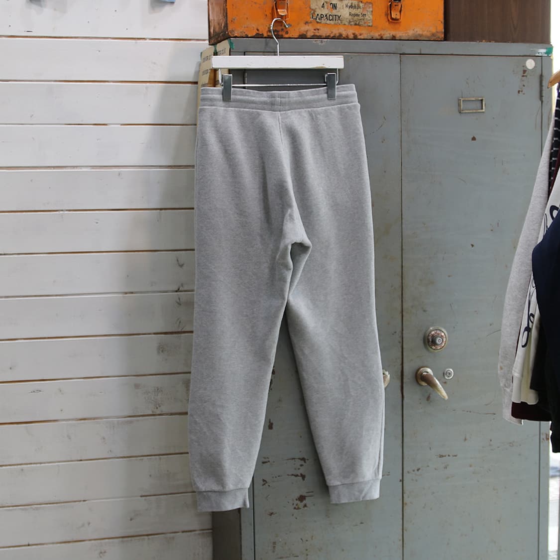 (착용컷) 아디다스 스웻 팬츠 (남성용 XL) 상품이미지2