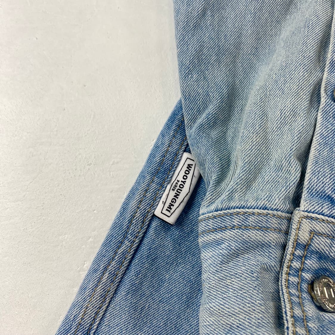 우영미 23s/s 스펠아웃 백로고 데님 셔츠 (110) 상품이미지6