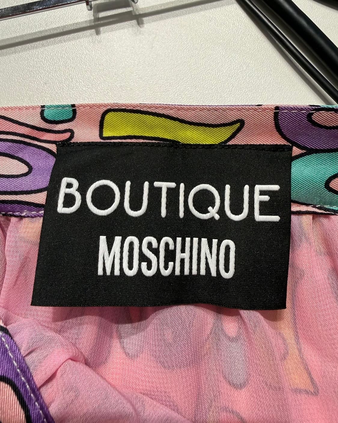 모스키노 부티크 핑크 로고 패턴 실크 핀턱 스커트 상품이미지8