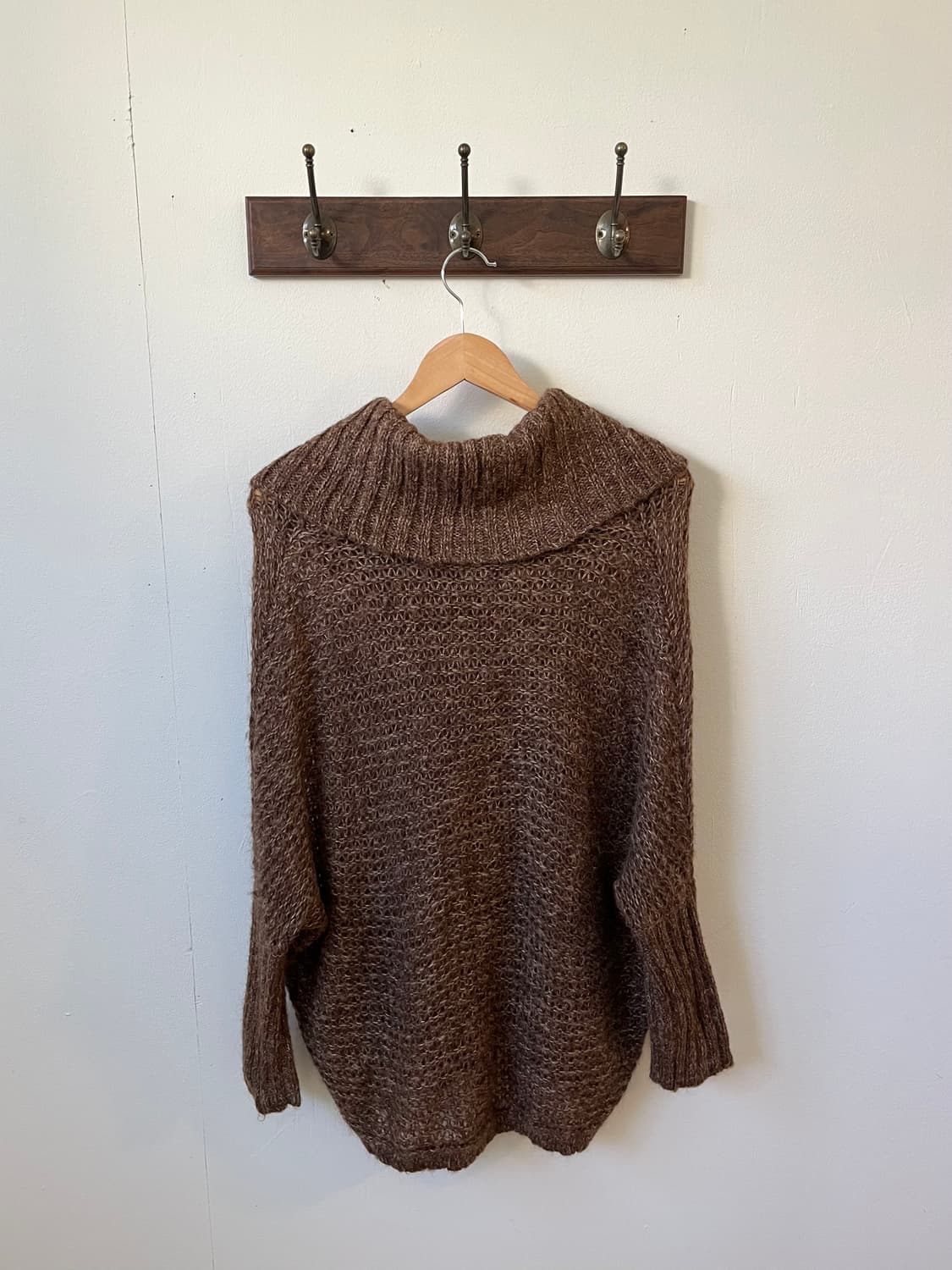 COLLAGE 오픈숄더 알파카 터틀넥 상품이미지4