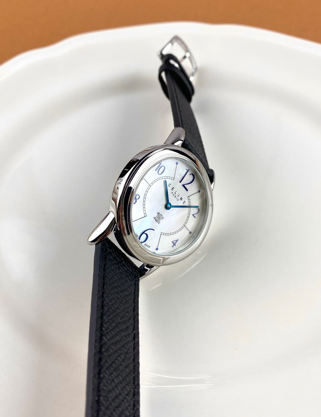 CELINE shell round watch unisex 상품이미지1