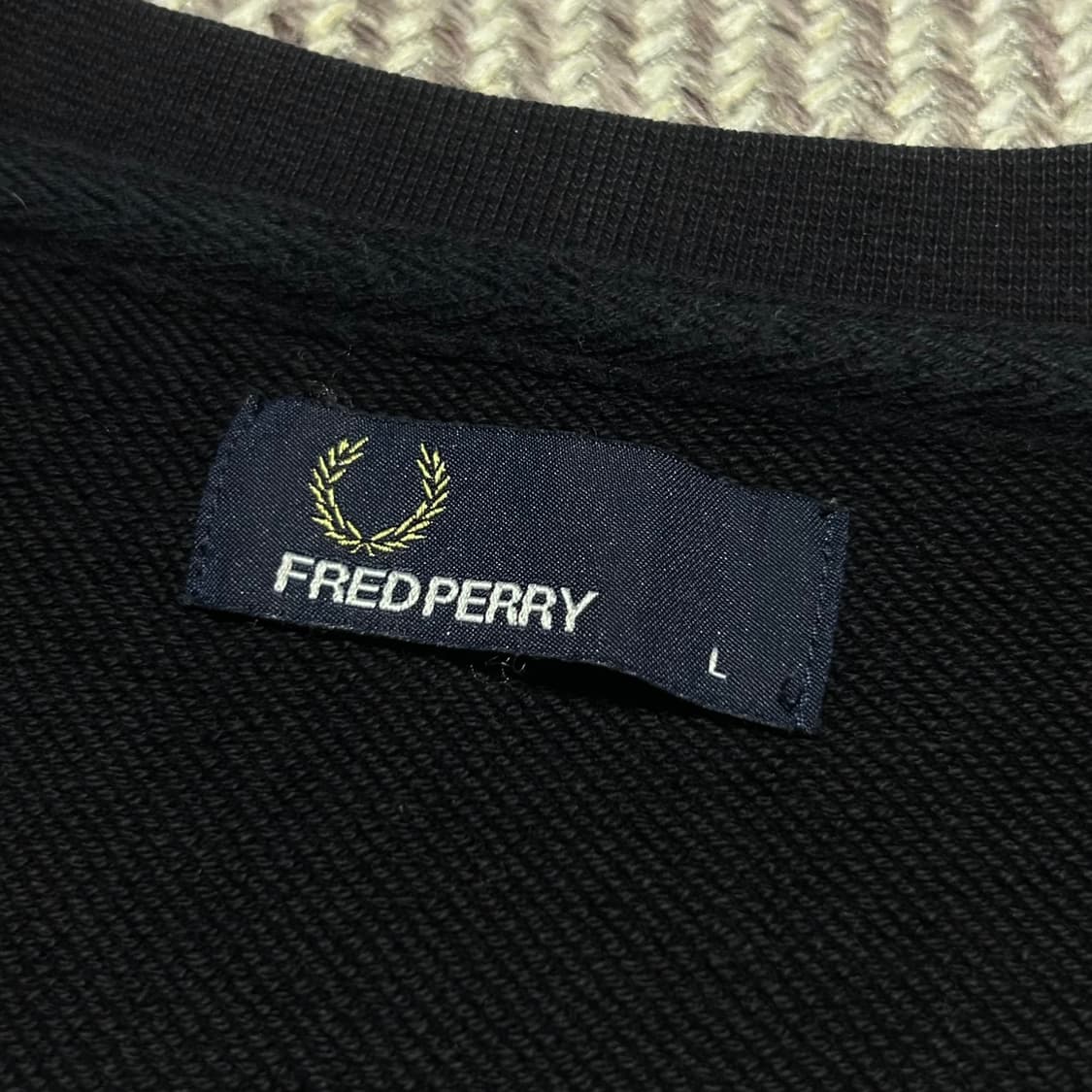 [L] Fredperry 프레드페리 블랙 클래식 라운드 맨투맨 상품이미지3