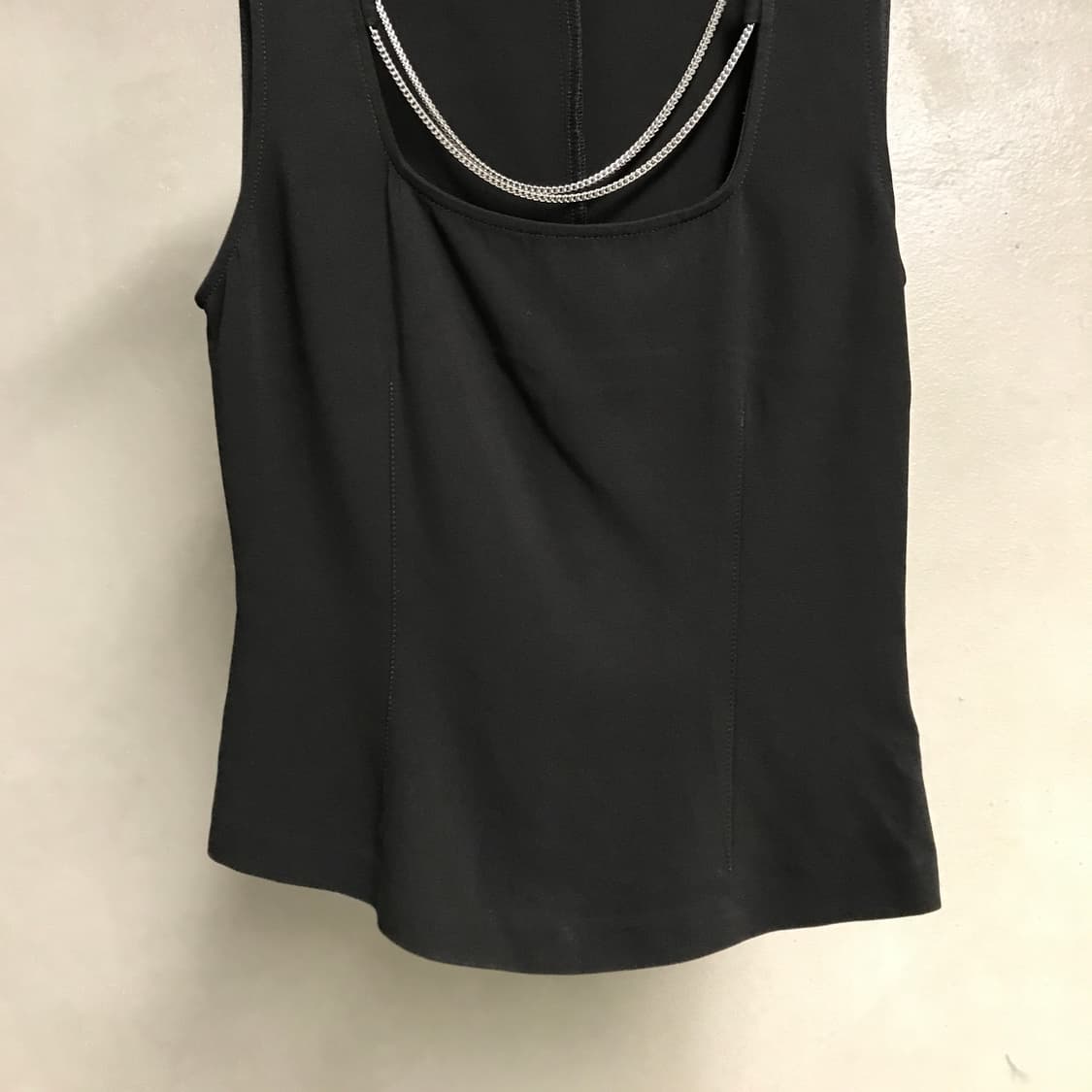 알릭스 슬리브리스 탑 블랙 42(W) 상품이미지3