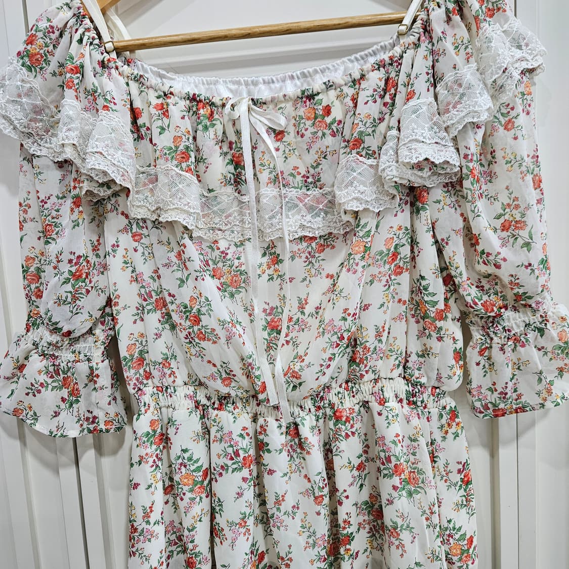 플라워 레이스 오프숄더 블라우스 상품이미지3