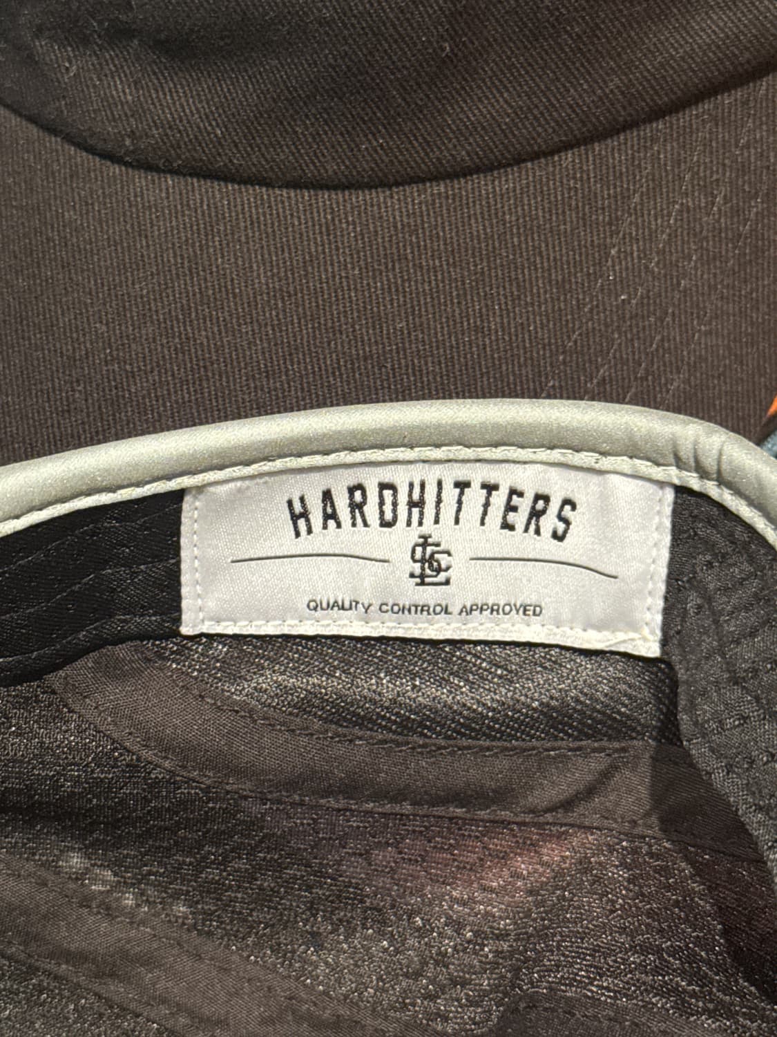 다크룸 스튜디오 X 하드히터스 10주년 리플렉티브 러닝캡 상품이미지5