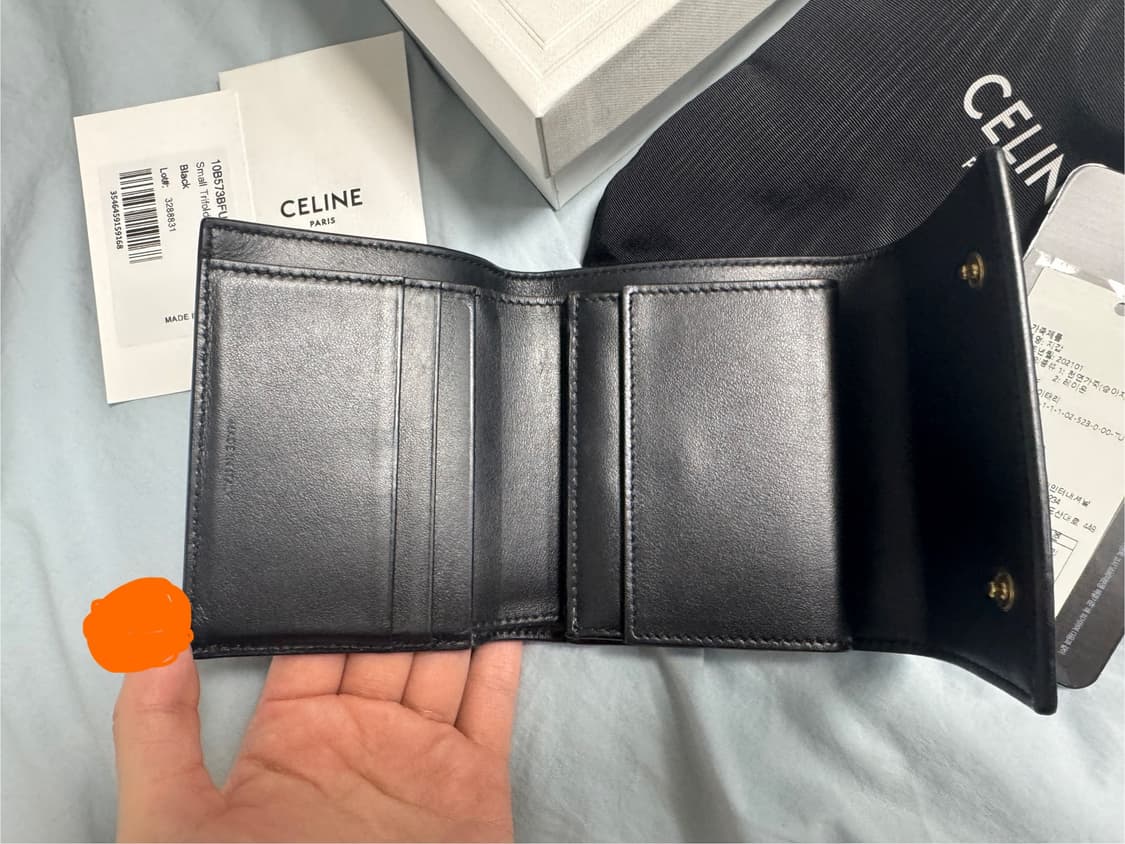 셀린느 21ss 스몰 트리폴드 월렛 블랙 상품이미지5