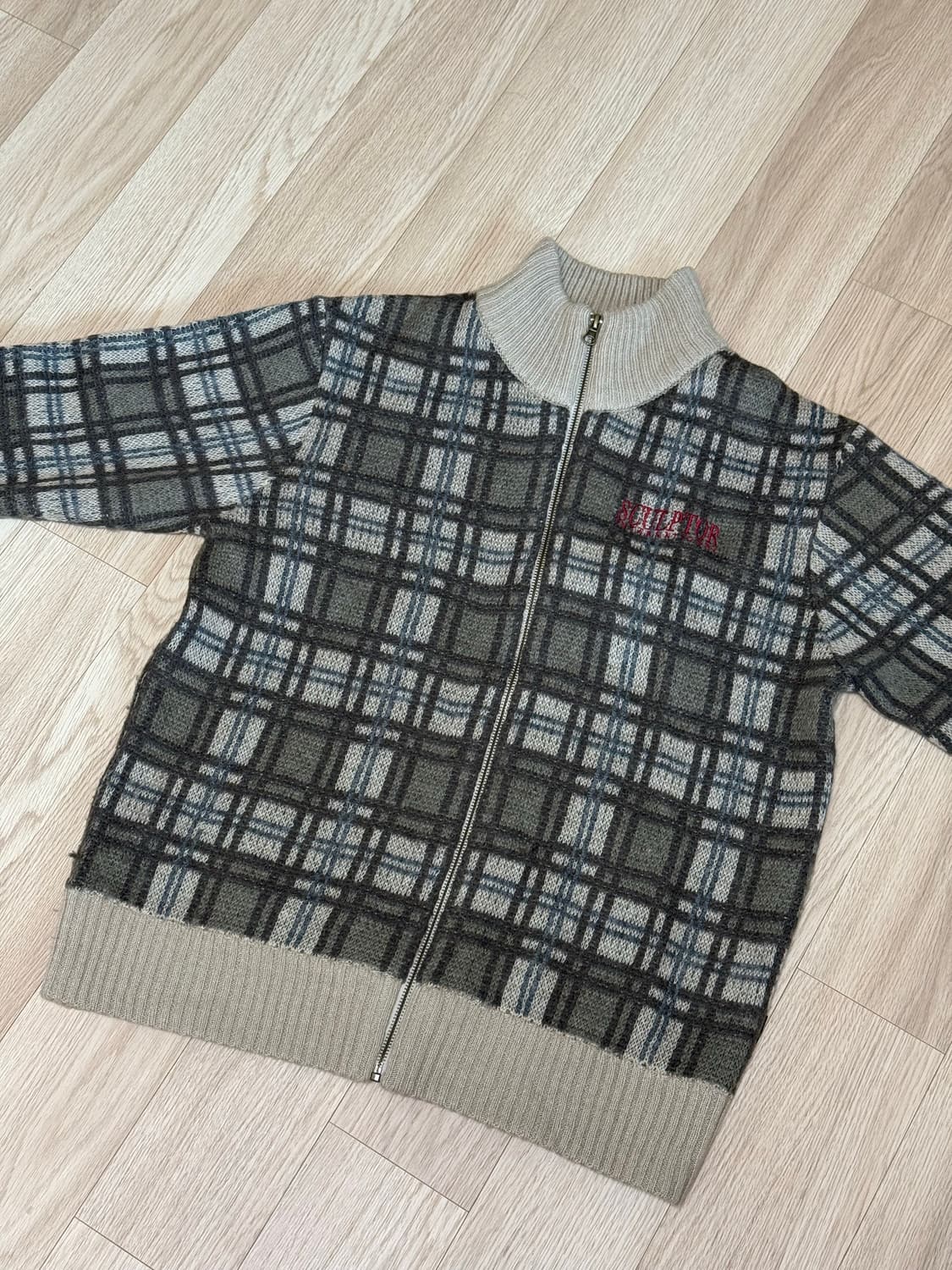 여성 봄옷 스컬프터 체크 집업 니트 브라운 (허윤진 착용) 상품이미지1