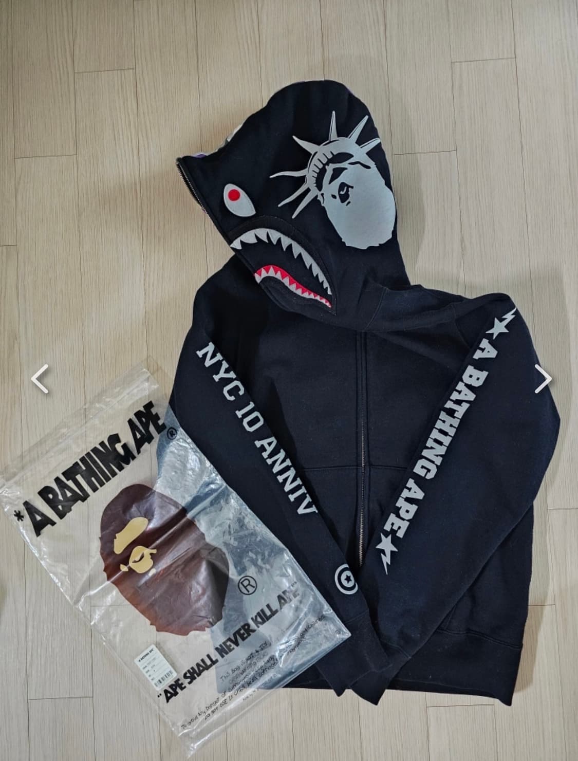 베이프 NYC 10주년 한정판 샤크 풀 집 후디 블랙 상품이미지2