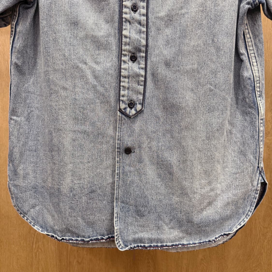 디젤 데님 베이스볼 스트릿 반팔 셔츠 연청 워싱 버튼 디테일 상품이미지5