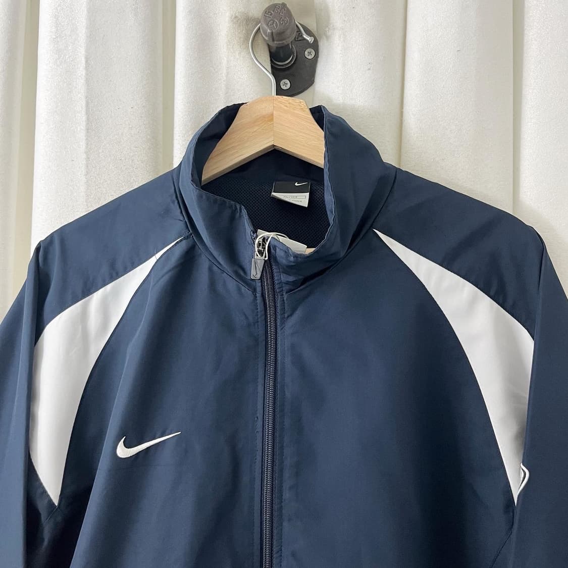나이키 네이비 화이트 배색 윈드브레이커 상품이미지2