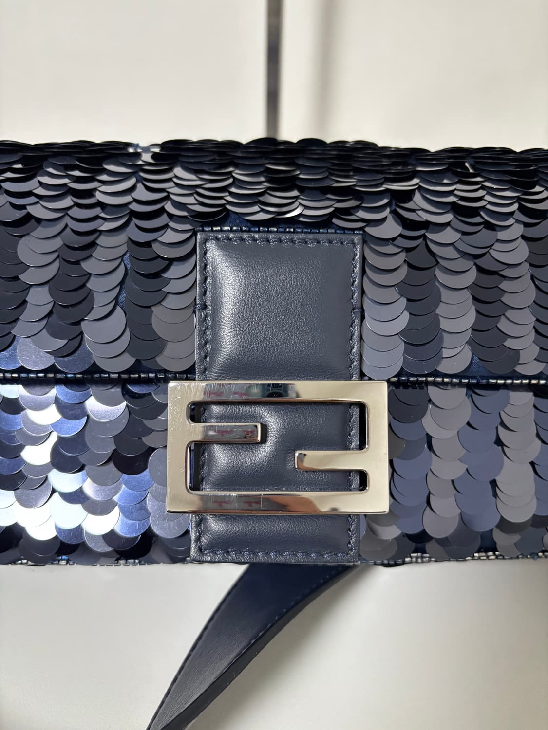 펜디 스팽글 시퀸 바게트백 상품이미지5