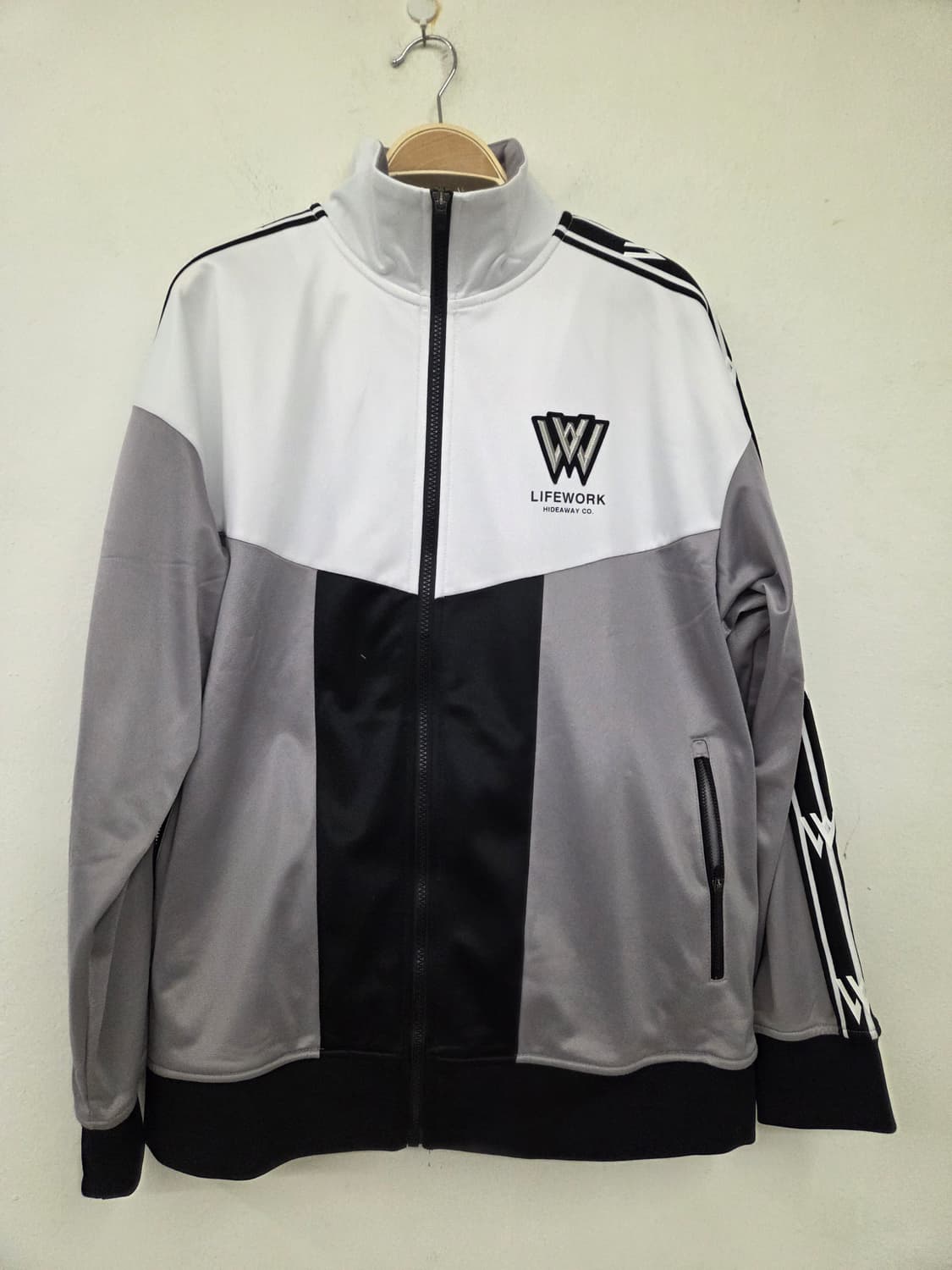 라이프워크 그레이/화이트 배색 트랙탑 L 상품이미지1