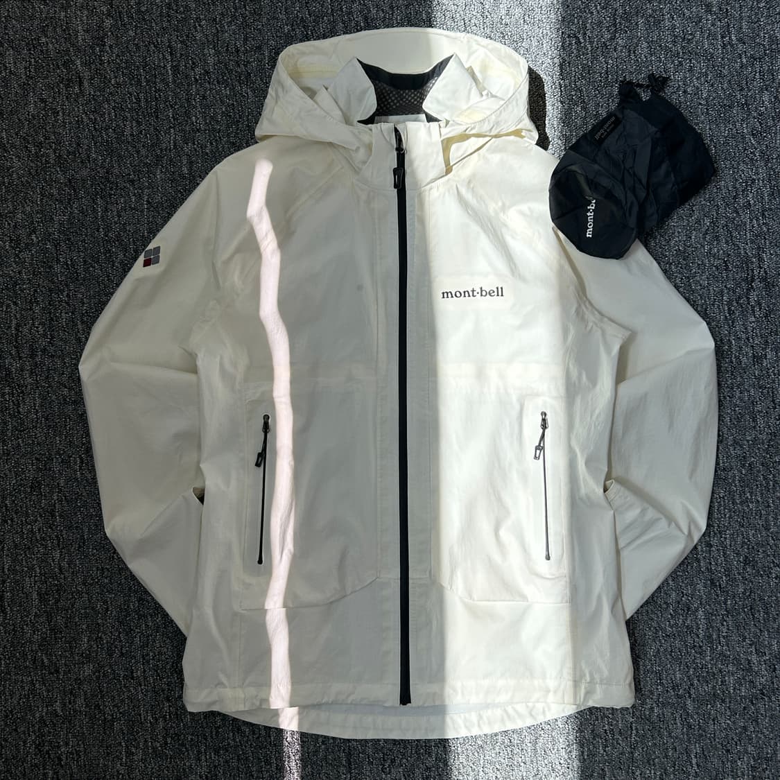 몽벨 아이보리 윈드브레이커 바람막이 상품이미지1