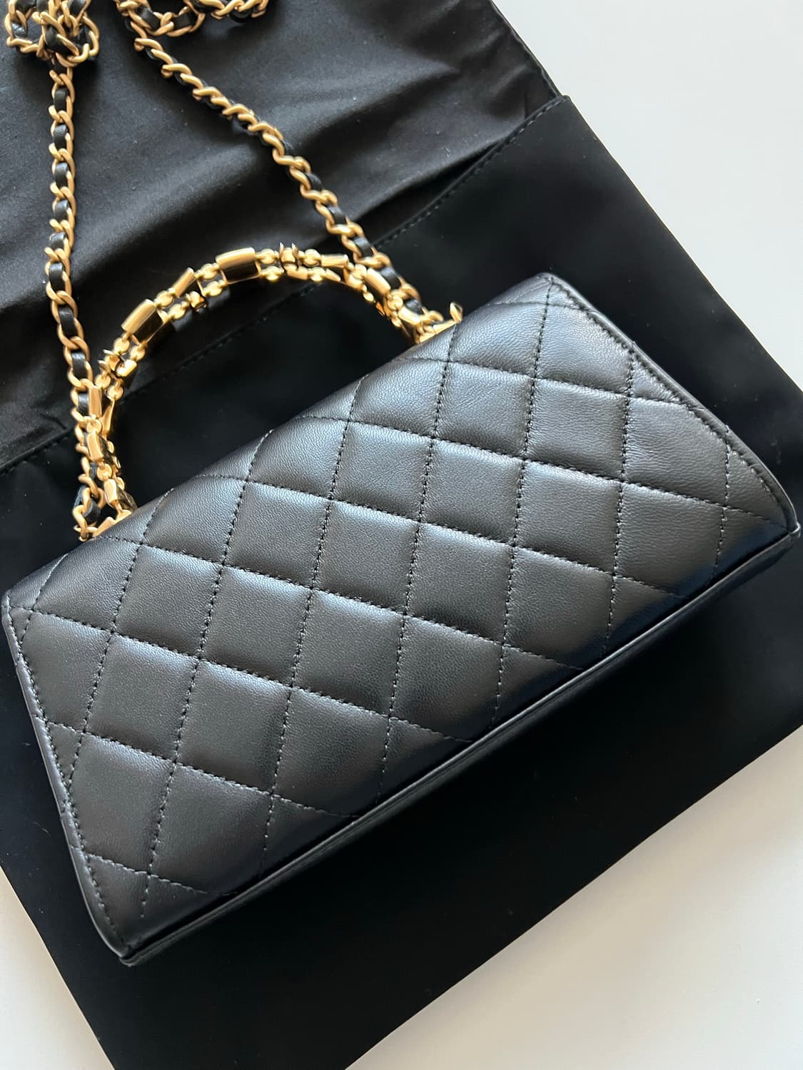 CHANEL 샤넬 체인 플랩 폰 홀더 블랙 상품이미지5