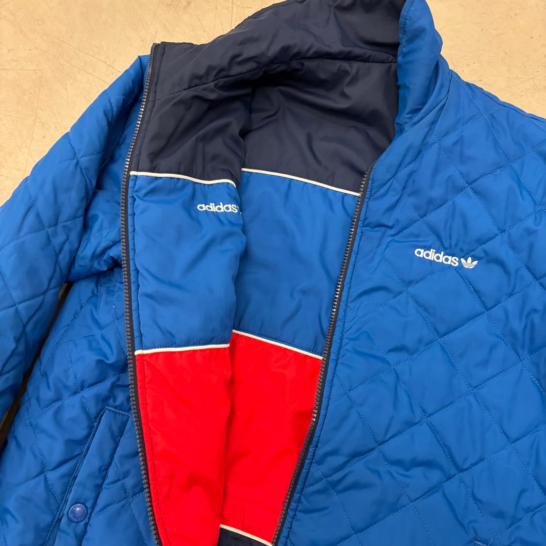 아디다스 리버시블 퀼팅 배색 점퍼 상품이미지2