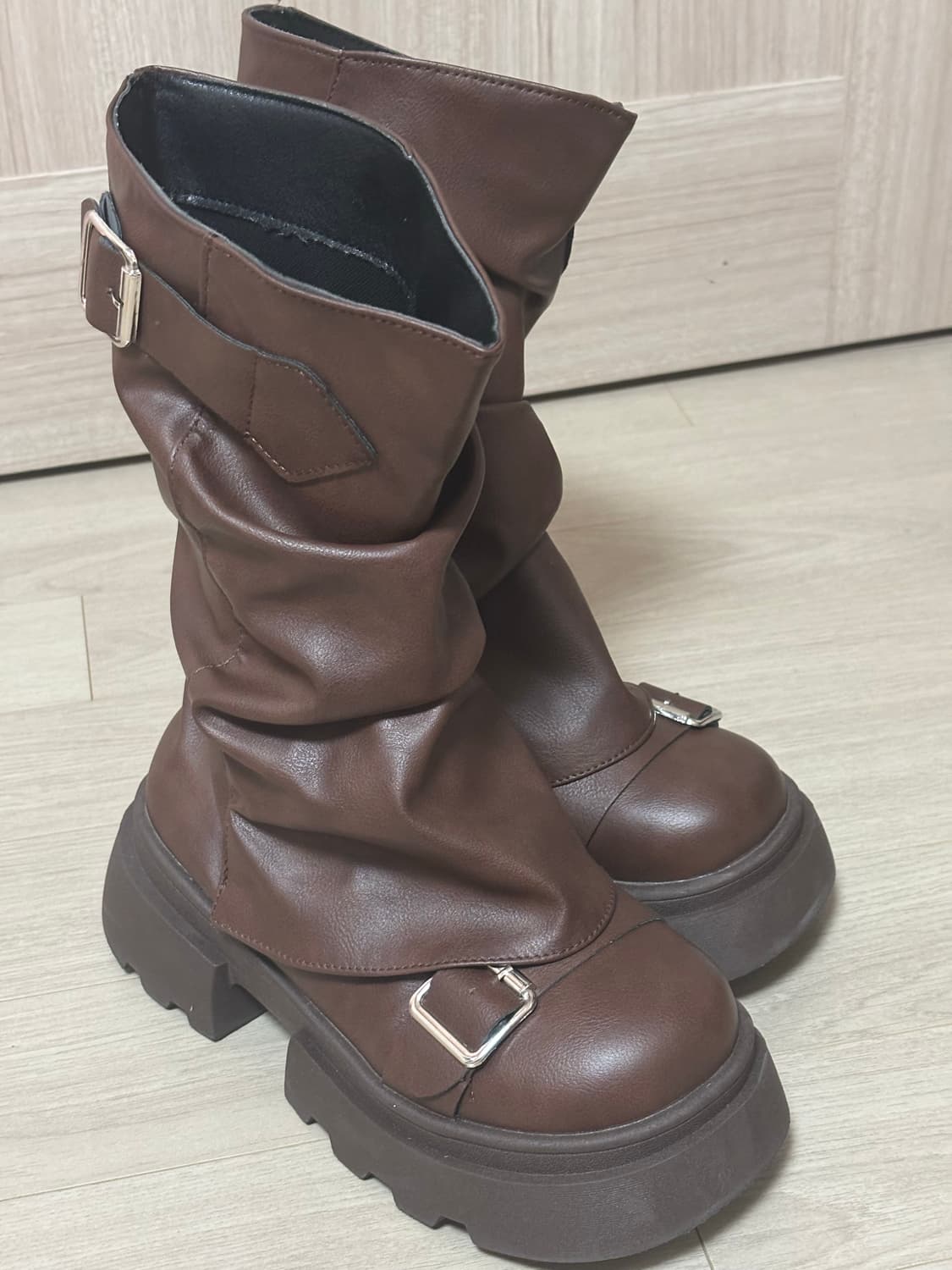 브라운 통굽 셔링 부츠 상품이미지3