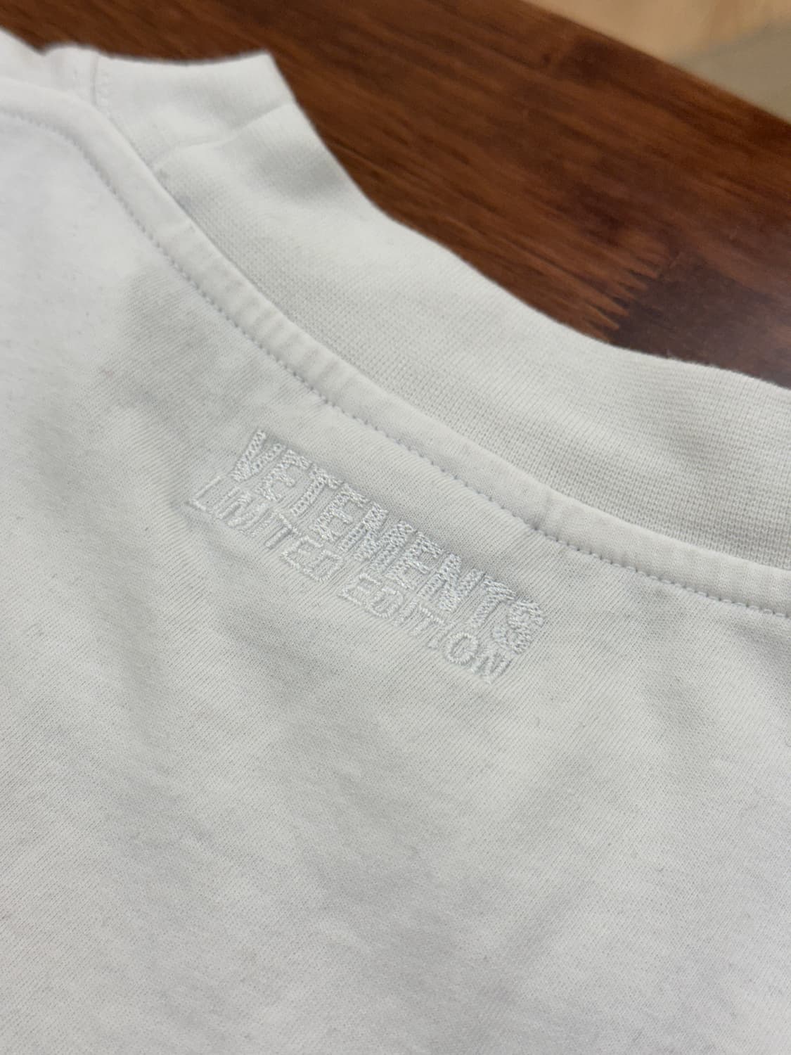 [정품] VETEMENTS 온리 베트멍 한정판 화이트 티셔츠 오버핏 S 상품이미지4