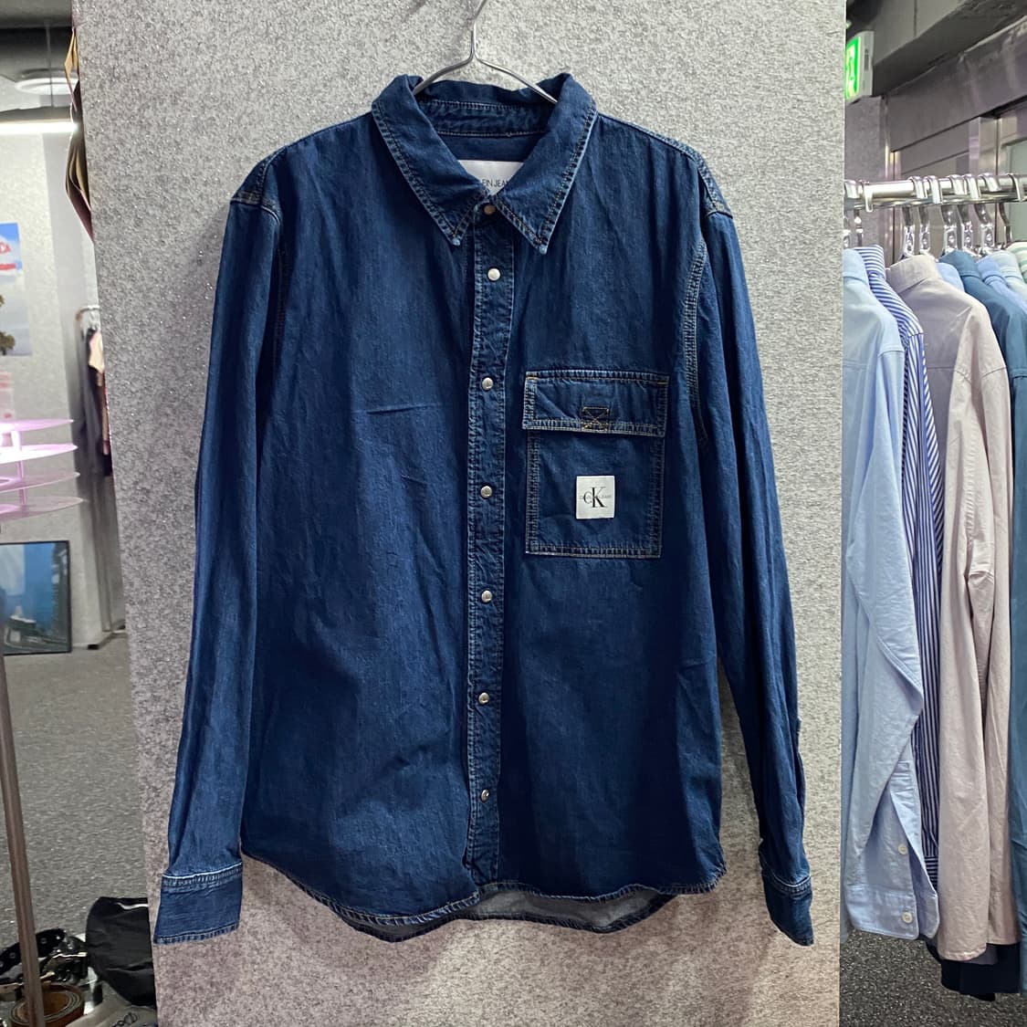 캘빈클라인 포켓패치로고 버튼 데님셔츠 B3725 상품이미지2