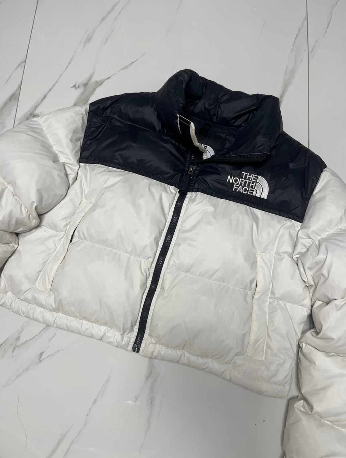(W) 노스페이스 눕시 숏 자켓 가데니아 화이트 TNF 블랙 상품이미지2