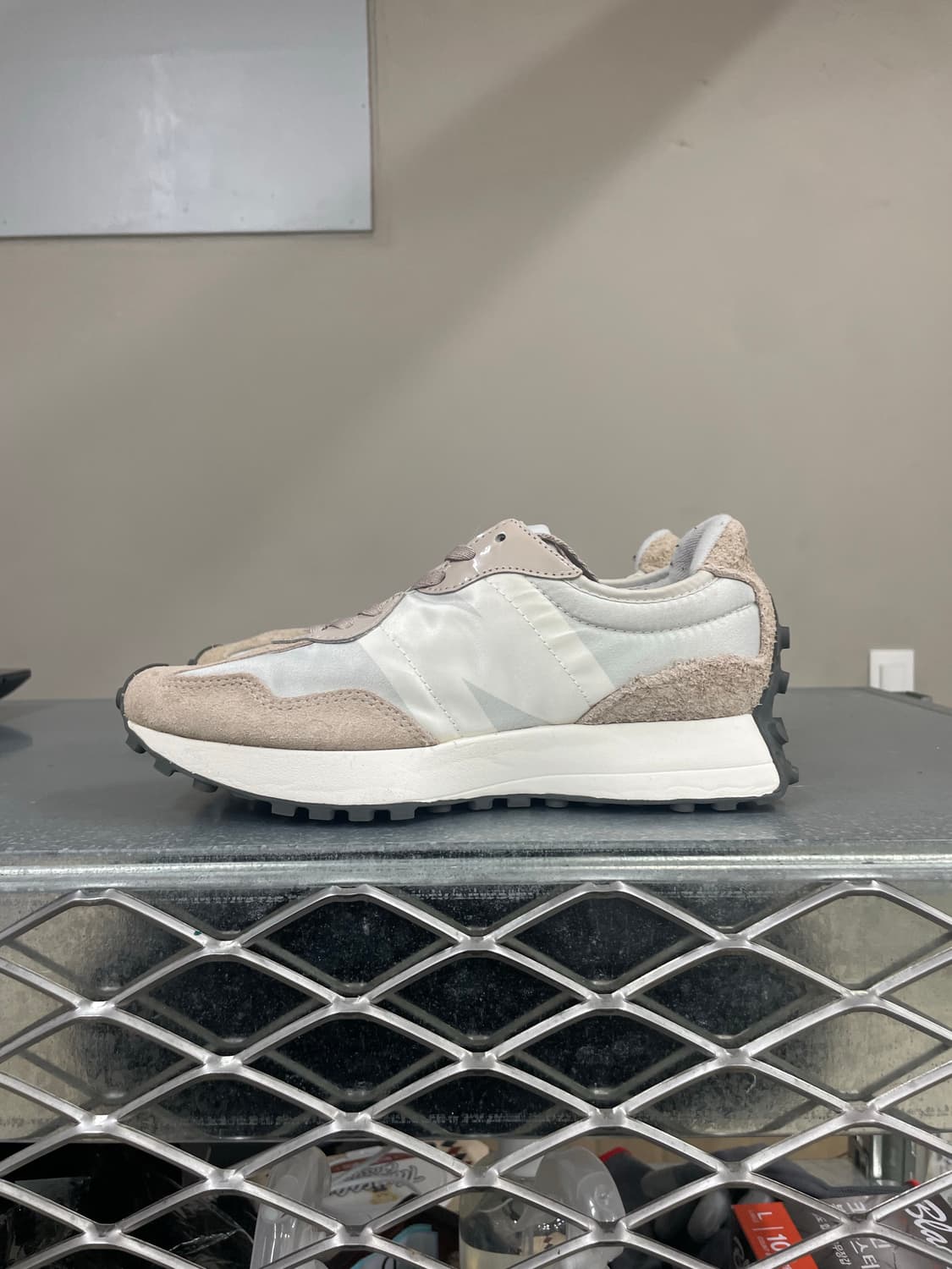 뉴발란스 327 그레이 베이지240 상품이미지1