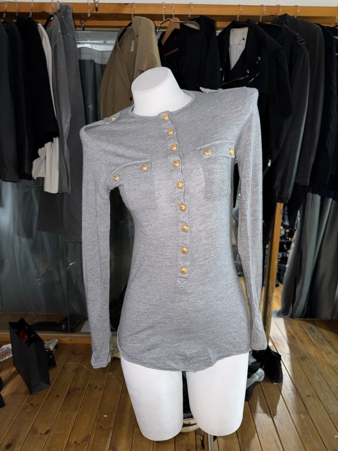 발망 금장 버튼 헨리넥 울 니트 상품이미지6