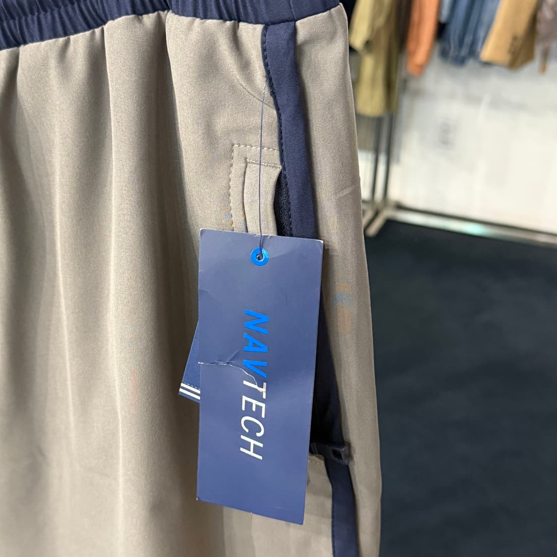 [새상품] [M] 노티카 우븐 밴딩 반바지 상품이미지3