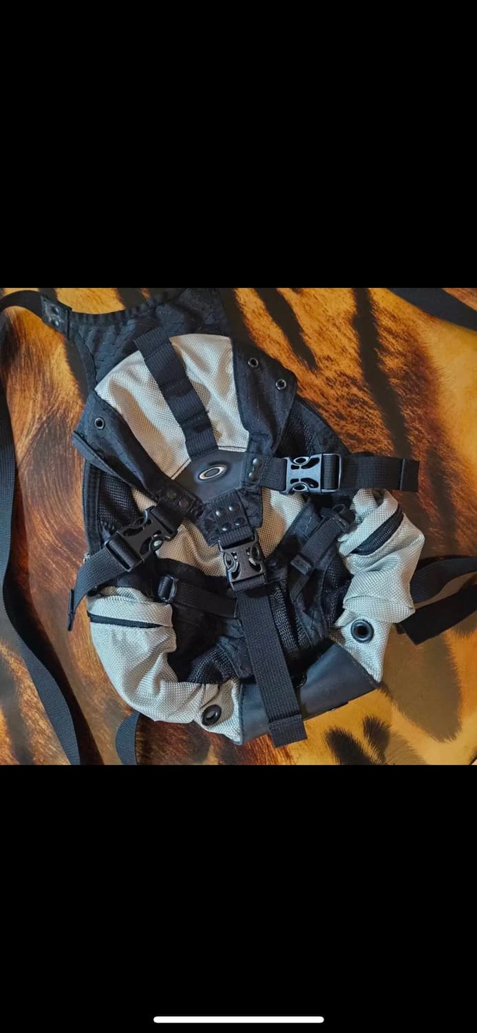 오클리 라이트 그레이 미니백팩 상품이미지1