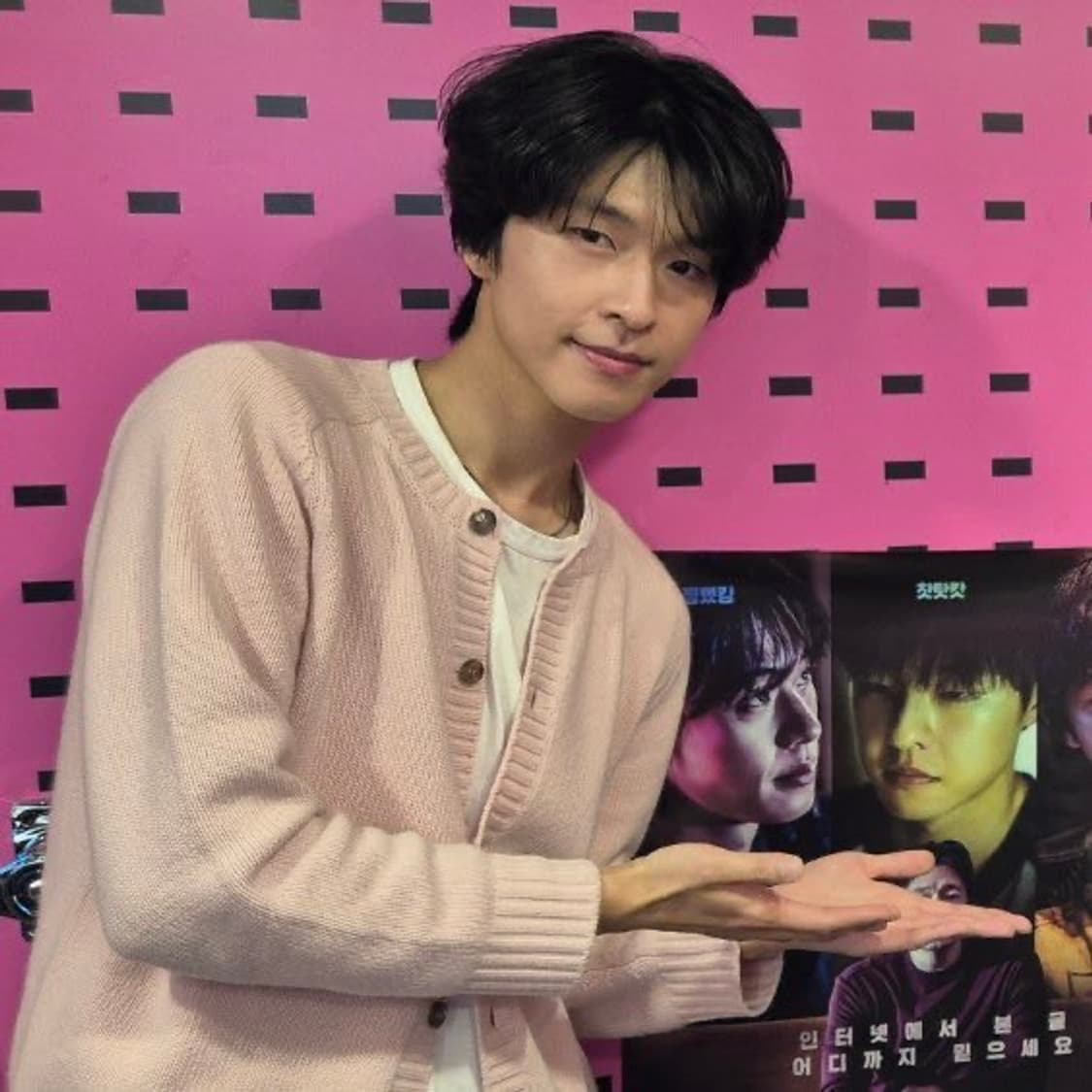 [48] 프라다 울 캐시미어 가디건 핑크 상품이미지3