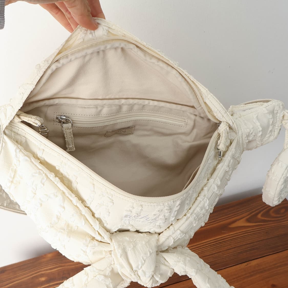 아떼 바네사브루노 르봉 레이스 리본 슬링백  상품이미지6