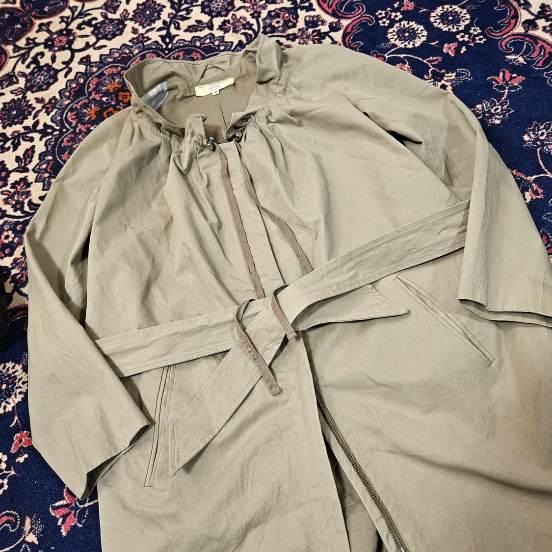 아떼바네사브루노 셔링 스트렙 벨티드 하프 야상 자켓 상품이미지3